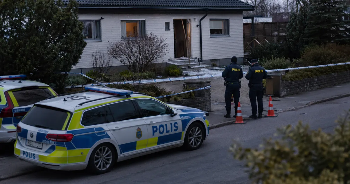 Polisavspärrning vid villa efter explosion i Eslöv